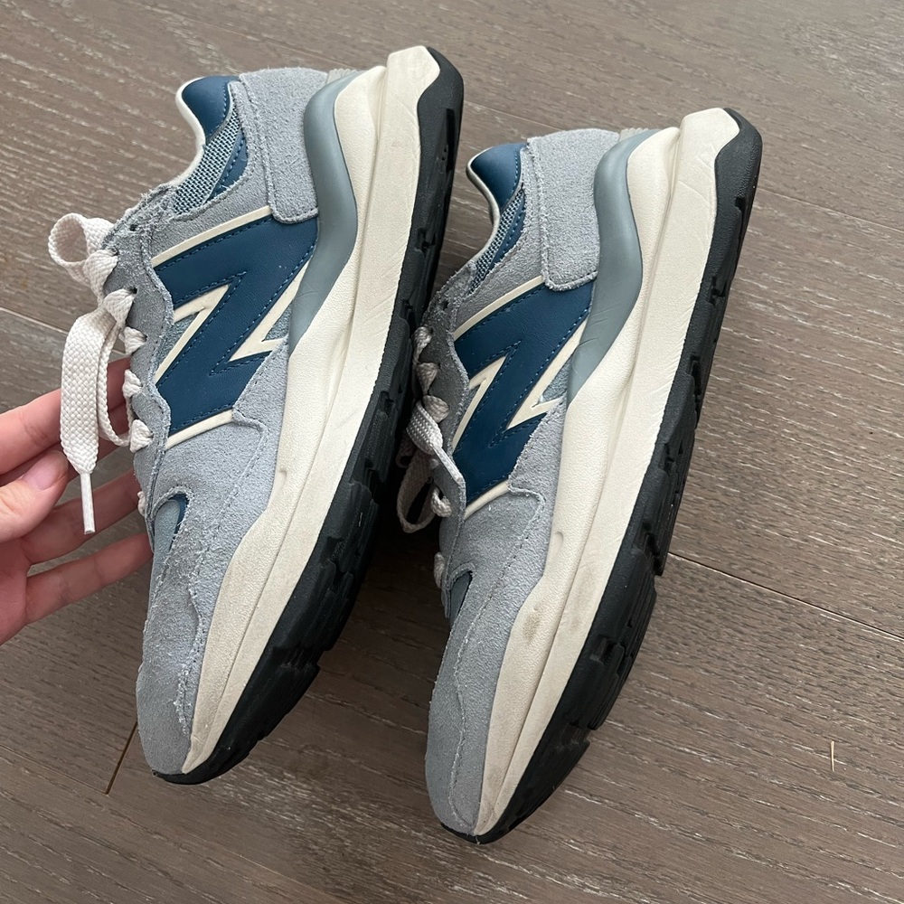 57/40 Women’s New Balance Sneaker